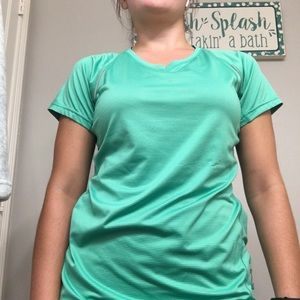 LIKE NEW Kirkland medium dri fit shirt